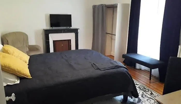 Maison Briand - Grande Chambre Chez L\'Habitant - Melun Centre - Wifi, Netflix, Smart Tv, Lit A Mousse Memoire De Forme