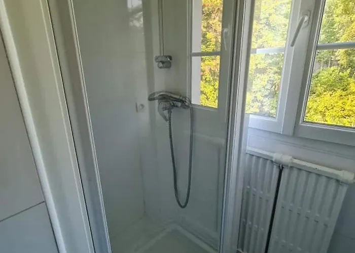Maison Briand - Grande Chambre Chez L\'Habitant - Melun Centre - Wifi, Netflix, Smart Tv, Lit A Mousse Memoire De Forme