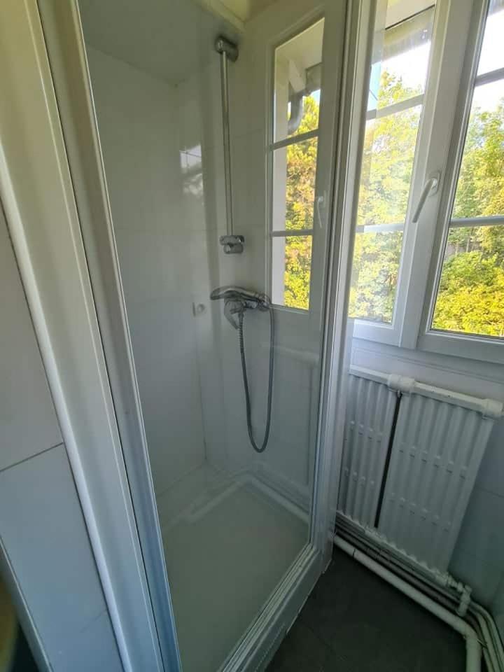 Maison Briand - Grande - Centre - Wifi, Netflix, Smart Tv, Lit A Mousse Memoire De Forme Privatunterkunft Melun